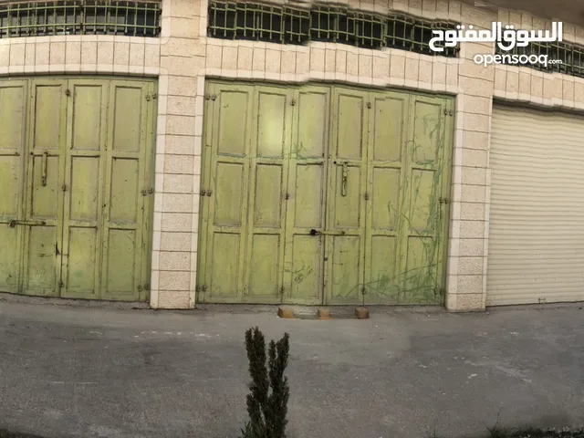 مخزن ثلاثـة أبـواب للإيجـار في سنجـر – دورا، بمساحة 120م2