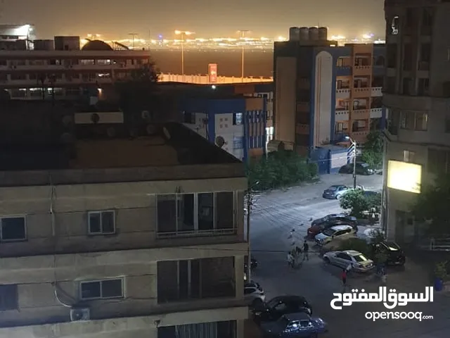 تجاري مع جراج