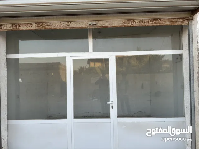 جام خانه نضيفه الستخدام شهرين الرتفاع مترين وسبعين والعرض ثلاث مترات وثمانين