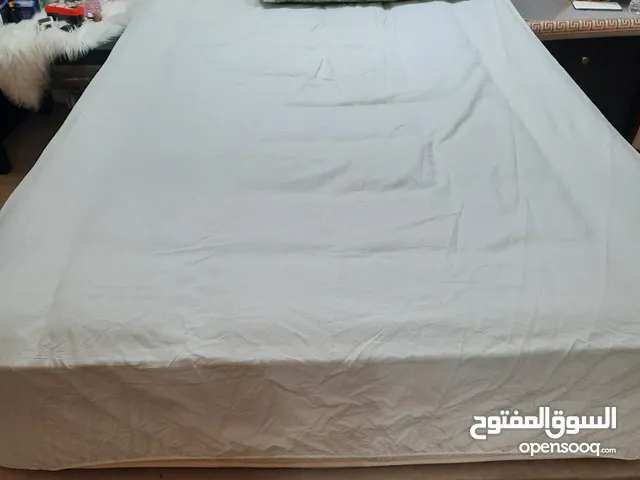 سرير مع مرتبه