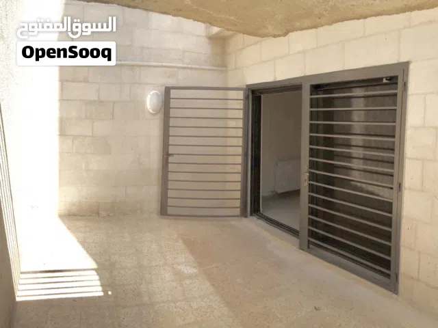شقة 150م2 غير مفروشة مع تراس واسع مقابل مدينة الجبيهة الترويحية