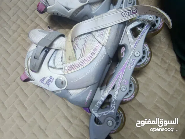 سكيت حذاب ابو التايرات قياس من 32 الى 35 يكبر ويزغر باله اصلي