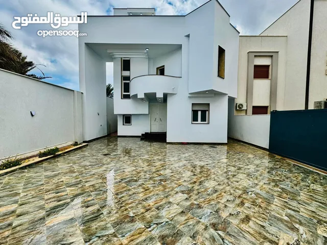 370m2 3 Bedrooms Villa for Sale in Tripoli Souq Al-Juma'a