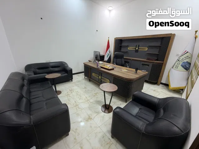 مكتب مع تخم قنفات