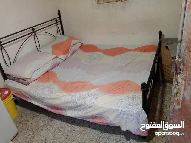 تخت حديد قوي