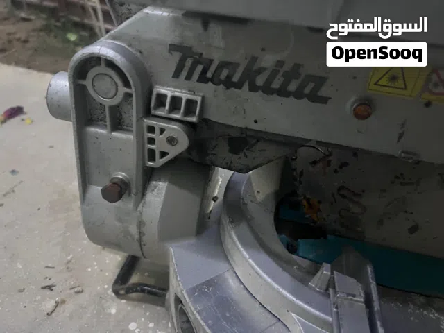 منشار ماكيتا (Makita) من طراز LH1201FL، وهو جهاز متعدد الاستخدامات