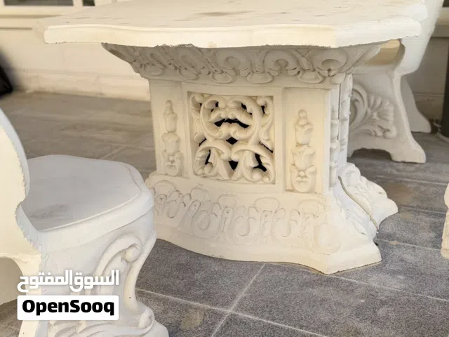 جلسة حديقة من الحجر