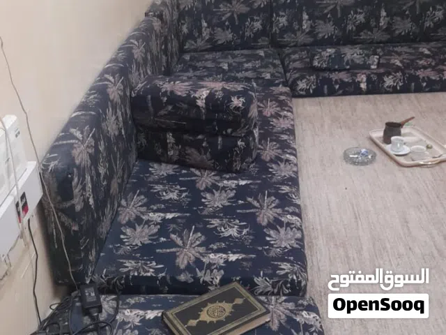 السلام عليكم ورحمه الله و بركاته معانا فرش بيت مافيه شي مايشتكي من شي نضيف بحاله الوكاله