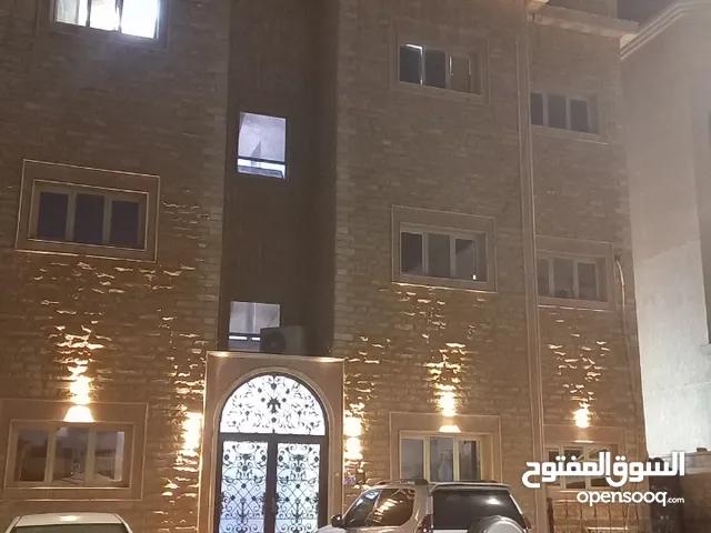 للايجار غرفتين وصالة بعبدالله المبارك
