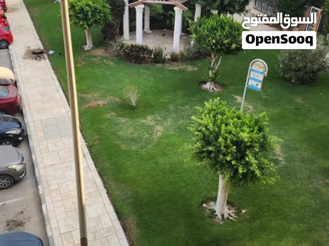 شقه للبيع بالرحاب 1 بالمرحلة الثانية بجوار النادي والسوق المساجد وجميع الخدمات موقع رائع مفتوح جدا