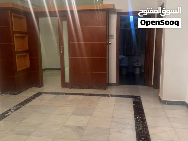 فيلا أرضية واجهتين في شارع البرج ممتازة لشركة أو سكن بالقرب من الرئيسي