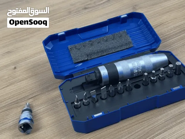 طقم مفك صدمات معدني ثقيل 13 قطعة من WADFOW  الاستخدامات  مخصصة لفك وشد البراغي الصدئة أو العالقة بقو