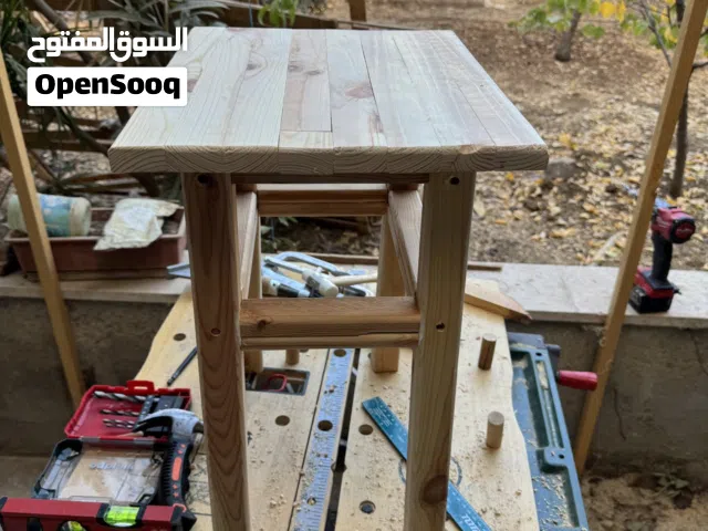 طاولة ممكن استخدامها كرسي ايضا من خشب (ابيض وسويد) بالطول المطلوب