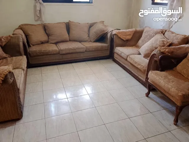 طقم كنبيات مستعمل بحاله جيده للبيع المستعجل