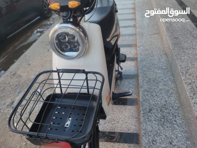 دراجة 009للبيع 500وبيه مجال للشراي السلام عليكم  دراجة كهربائية امزودة باتري وفتح سرعة الدراجه عاليه
