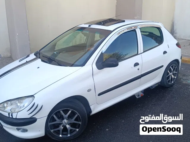 بيجو موديل 2000 بحاله ممتازه في عمان من المالك