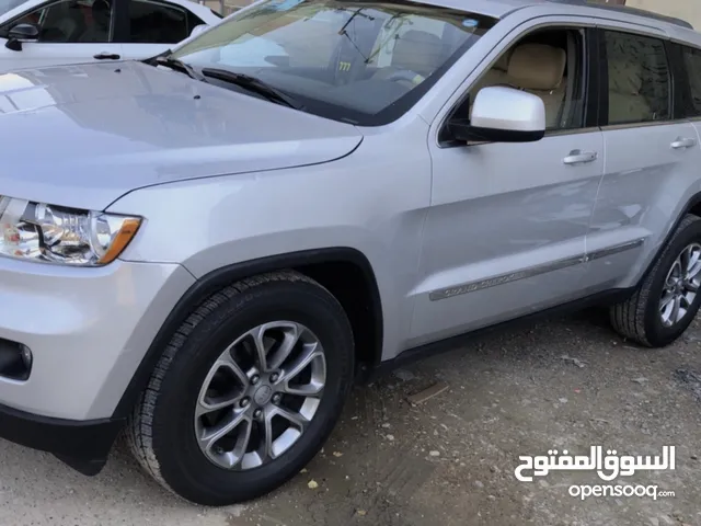 جيب لاريدو jeep laredo 2011