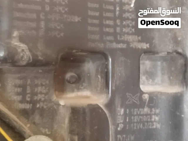للبيع طقم إضاءة أمامية (يمين ويسار) لسيارة لكزس LX 570 مستعملة يركب من موديل 2016 - 2022