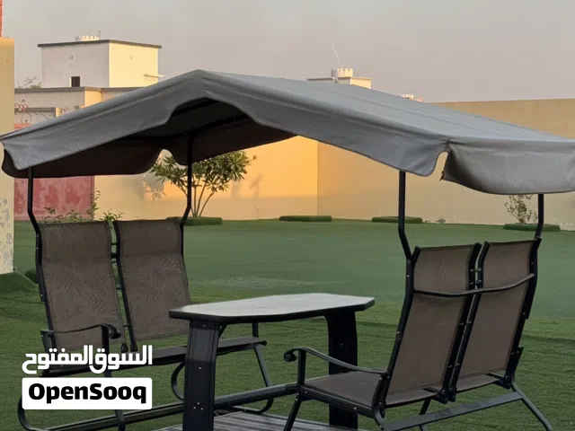 كرسي هزاز مزدوج مع طاوله