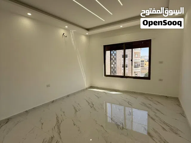 شقة طابق شقة طابق الثالث مع رووف وترس مساحة 185 متر وترس 50 متر باجمل مناطق ضاحية الاستقلال