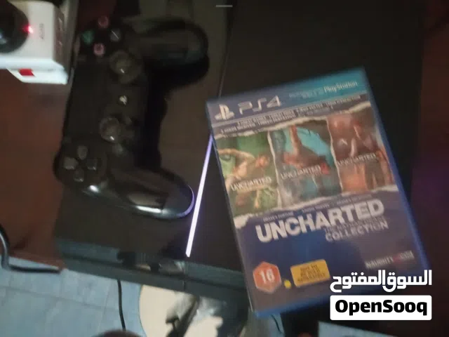 Playstation 4 with 1 controller and 1 game