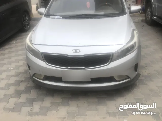 للبيع كيا سيراتو 1600Cc وكاله الكويت 2018 فضي الداخل بيج فل اتوماتيك