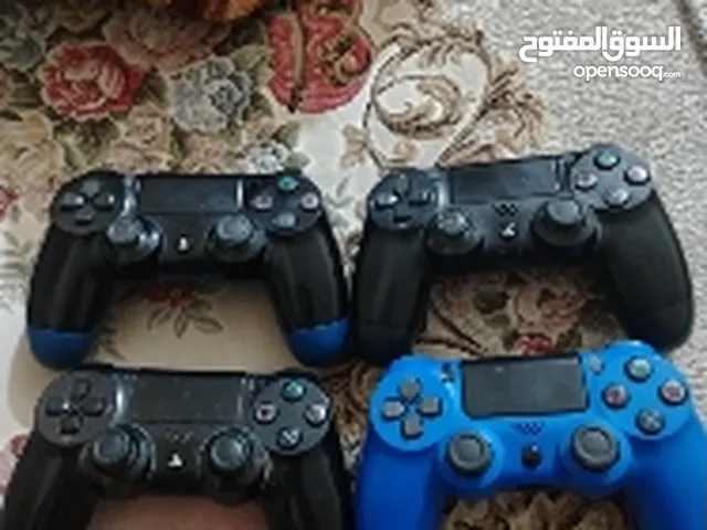 اربع يدات ps4 اثنين اصليات واثنين تجاريات