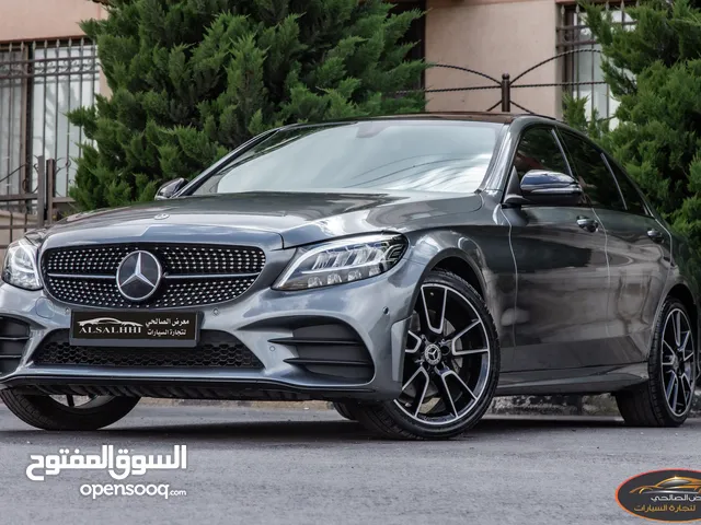 Mercedes C200 2019 Mild hybrid Amg kit Night Package السيارة وارد الشركة و قطعت مسافة 83,000 كم