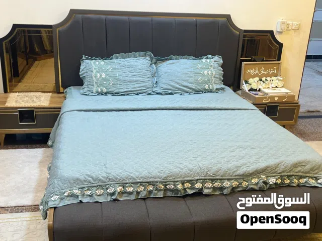 غرفة نوم استعمال قليل جداً مخصصة للضيوف فقط خالية من العيوب متكونة من 9 قطع + مندر بسعر 150 الف