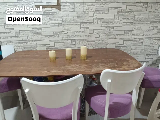 طاولة طعام مستخدم
