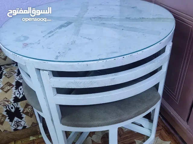 ميز طعام نظيف