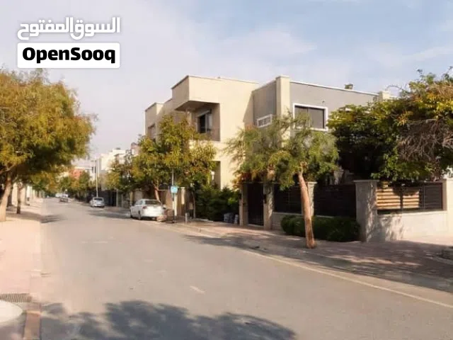 حوش للايجار دورين وملحق في الظهره