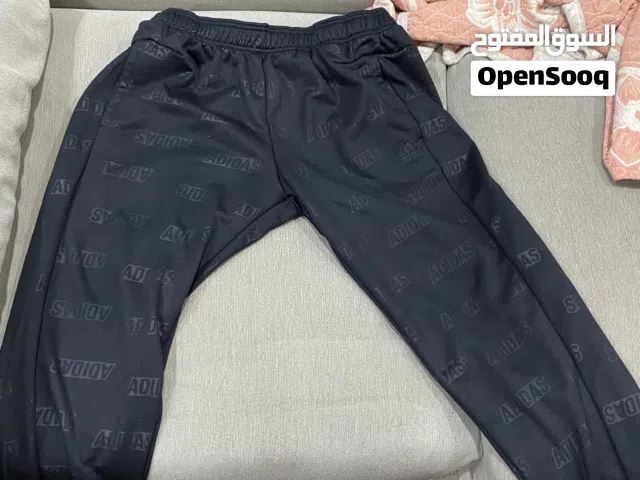 بانطلون اديداس مستعمل استعمال خفيف كويس يمشي الحال وخامته حلوه بالون الاسود مقاس اكس لارج