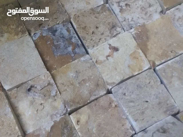 خزف حيطان أو خزف مرايا يداوي