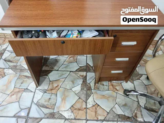 مكتب وكرسي مالته للبيع مستعجل
