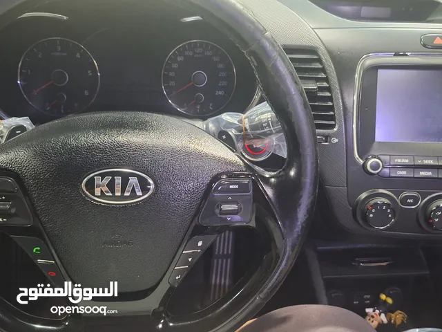 كيا  سيراتو 2017 لون بترولي غنية عن التعريف