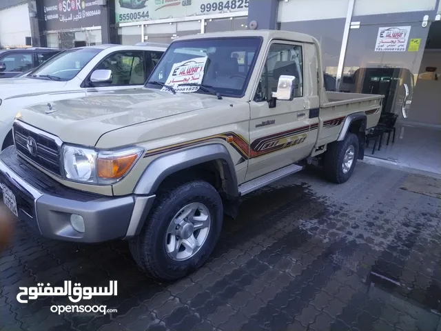 PickUp Toyota in Mubarak Al-Kabeer