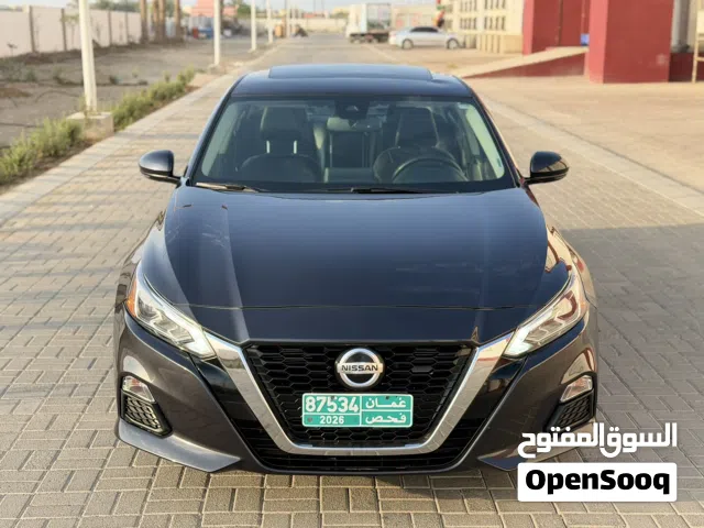 نيسان التيما 2019 SL فتحة سقف أعلى المواصفات ( اللون رمادي غامق ) حادث بسيط بدون خروج ايرباجات