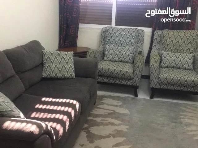 طقم كنب بحالة جيدة للبيع خشب زان