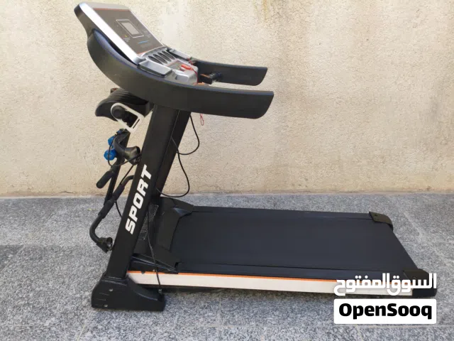 جهاز جري مستعمل قليل يحتوي على شاشة لقياس نبضات القلب وحساب السعرات الحرارية ودمبلاصات 2 السعر 250