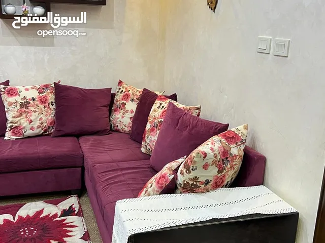 طقم كنب كورنر 8 مقاعد بحاله ممتازه