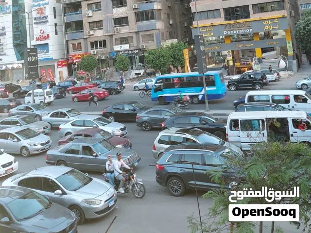 فرصة ذهبية باقتناء محل تجارى بالمربع الذهبى بأقوى لوكيشن تجارى متميز جدآ على ش مصطفى النحاس الرئيسى