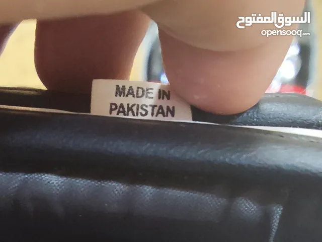 اكفوف ملاكمه للبيع بسعر حرق سبب البيع بطلت ملاكمه عشان افطه للتوجيهي.       فيب للبيع