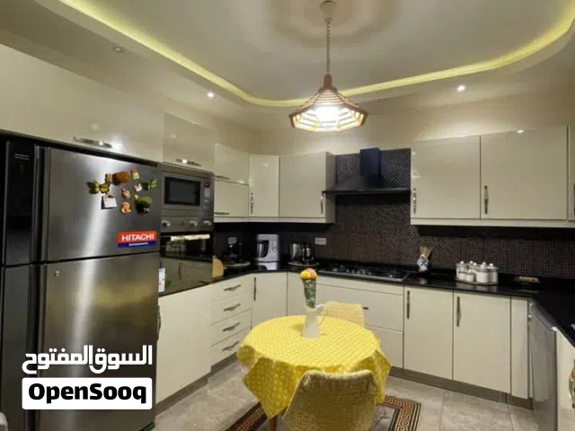 شقه للبيع الدقادوستا مساحة 205  موقع ممتاز عماره علي قطران صرف صحي علي رئيسي مياه النهر قطران