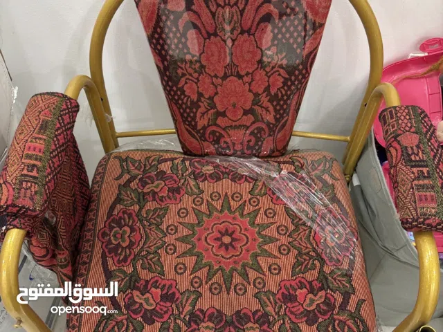 كرسي احمر لكبار السن