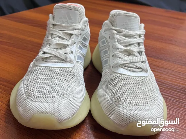 39 Sport Shoes in Zarqa