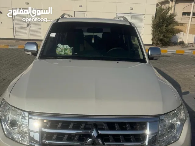 ميتسوبيشي باحيرو 2017 بحالة الوكالة/Mitsubishi pajero 2017 used like new origina paint
