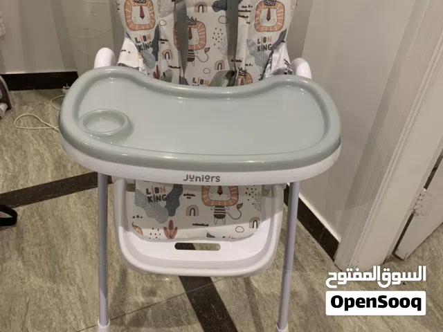 سرير اطفال. وكرسي طعام وماشية بالكارتون استخدام بسيط وتصلح للسفر