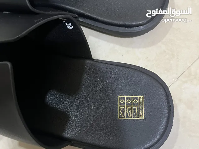 39.5 Casual Shoes in Ajman