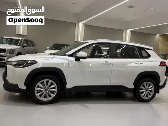 تويوتا كورلا كروس 2025 هايبرد - الآن لدى شركة الجاسم للسيارات